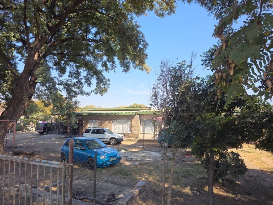 5 Bedroom Property for Sale in Oos Einde North West